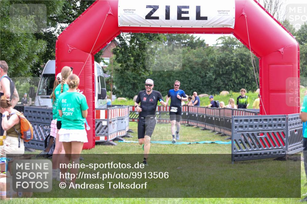 21.06.2026 - 29. Vierlanden-Triathlon Andreas Tolksdorf http://msf.ph/oto/9913506 21.06.2026 11:08:46 Ziel 324, 429 meine-sportfotos.de