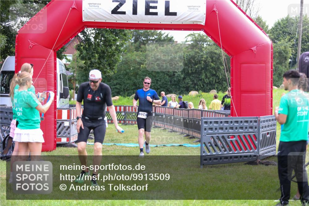 21.06.2026 - 29. Vierlanden-Triathlon Andreas Tolksdorf http://msf.ph/oto/9913509 21.06.2026 11:08:48 Ziel 324, 429 meine-sportfotos.de