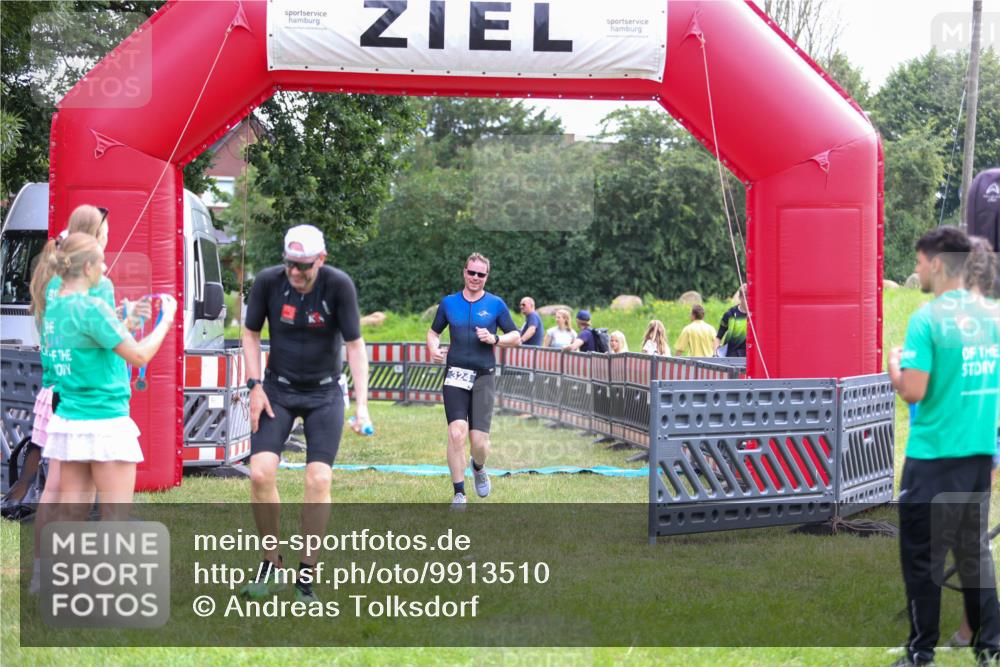 21.06.2026 - 29. Vierlanden-Triathlon Andreas Tolksdorf http://msf.ph/oto/9913510 21.06.2026 11:08:48 Ziel 324, 429 meine-sportfotos.de