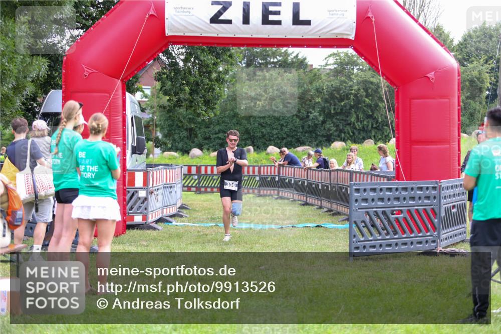 21.06.2026 - 29. Vierlanden-Triathlon Andreas Tolksdorf http://msf.ph/oto/9913526 21.06.2026 11:09:10 Ziel 306 meine-sportfotos.de