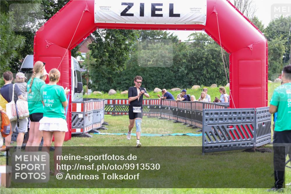 21.06.2026 - 29. Vierlanden-Triathlon Andreas Tolksdorf http://msf.ph/oto/9913530 21.06.2026 11:09:10 Ziel 306 meine-sportfotos.de