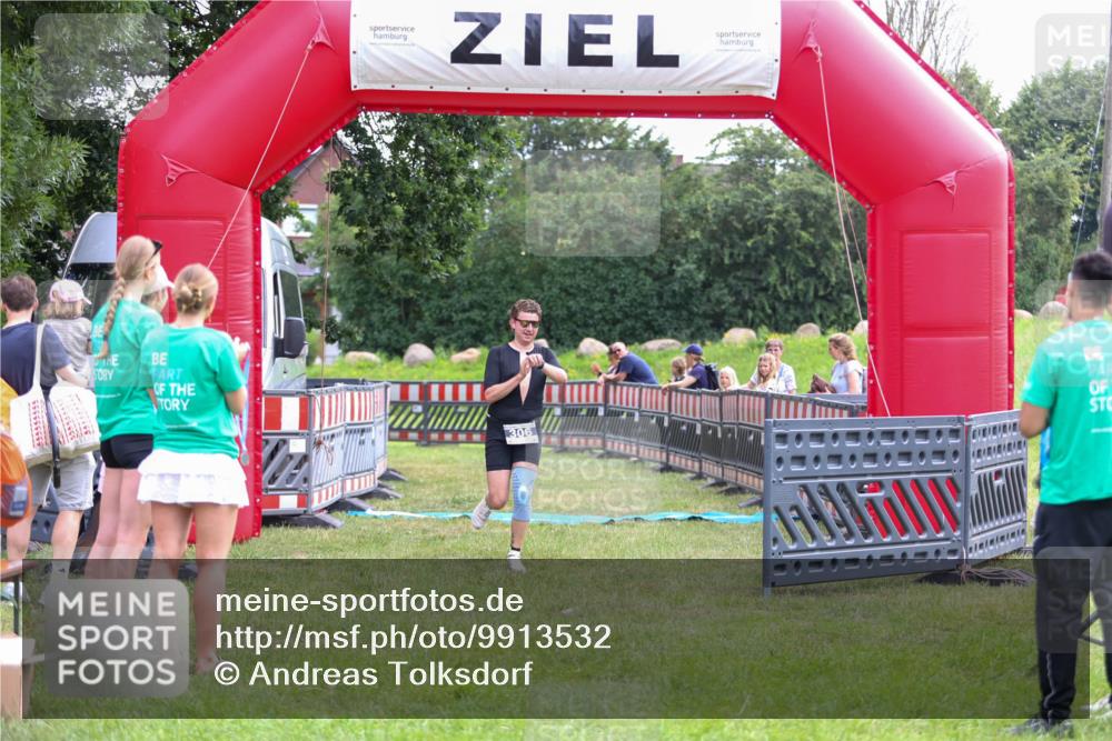 21.06.2026 - 29. Vierlanden-Triathlon Andreas Tolksdorf http://msf.ph/oto/9913532 21.06.2026 11:09:10 Ziel 306 meine-sportfotos.de
