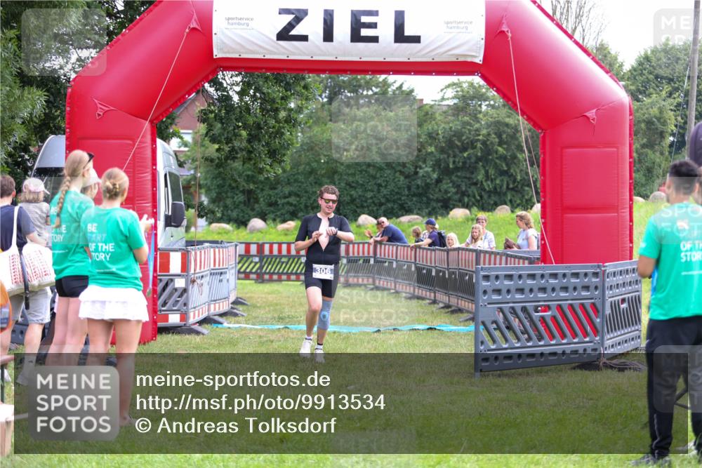 21.06.2026 - 29. Vierlanden-Triathlon Andreas Tolksdorf http://msf.ph/oto/9913534 21.06.2026 11:09:10 Ziel 306 meine-sportfotos.de