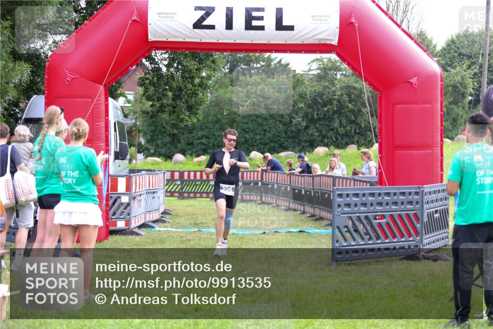 21.06.2026 - 29. Vierlanden-Triathlon Andreas Tolksdorf http://msf.ph/oto/9913535 21.06.2026 11:09:10 Ziel 306 meine-sportfotos.de