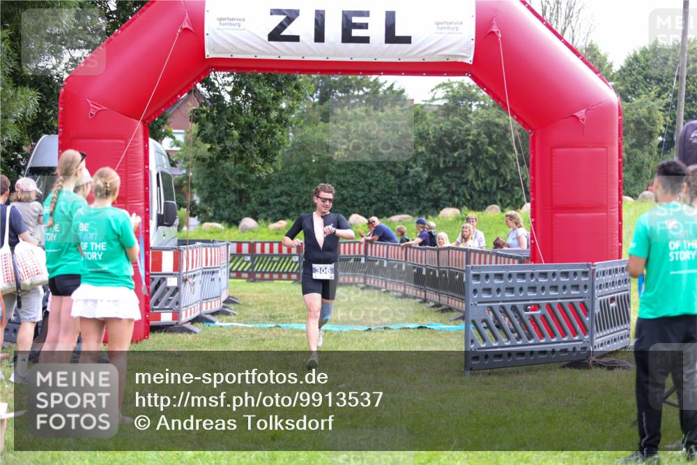 21.06.2026 - 29. Vierlanden-Triathlon Andreas Tolksdorf http://msf.ph/oto/9913537 21.06.2026 11:09:10 Ziel 306 meine-sportfotos.de