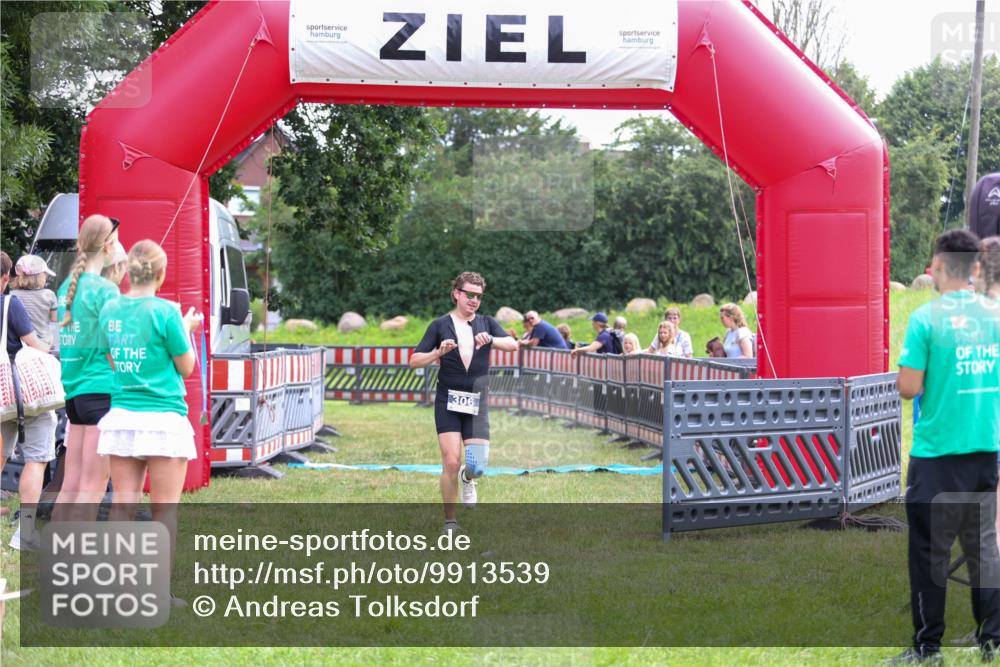21.06.2026 - 29. Vierlanden-Triathlon Andreas Tolksdorf http://msf.ph/oto/9913539 21.06.2026 11:09:10 Ziel 306 meine-sportfotos.de