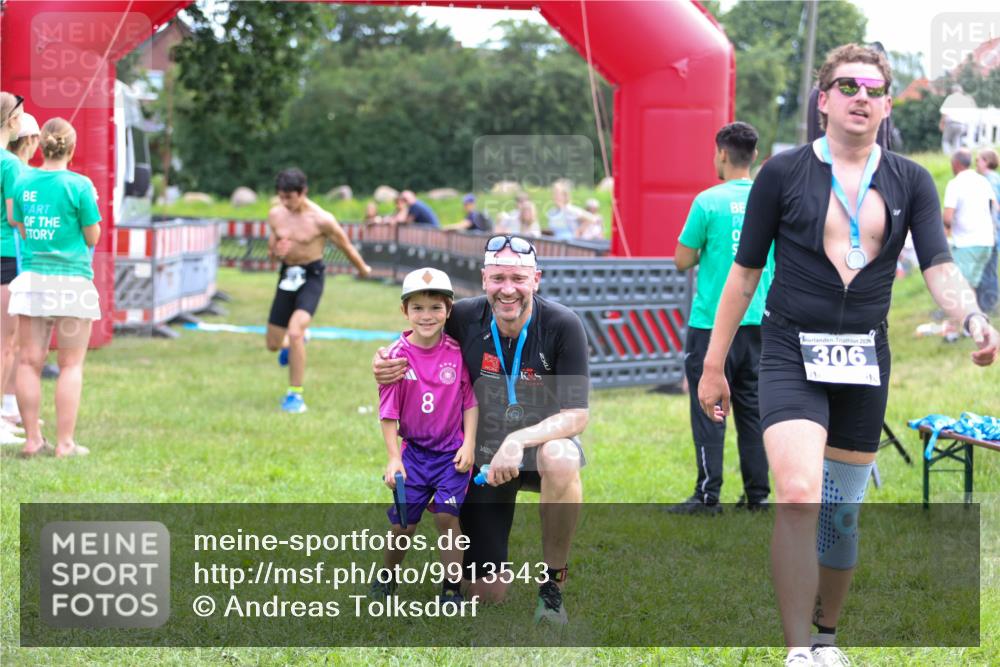 21.06.2026 - 29. Vierlanden-Triathlon Andreas Tolksdorf http://msf.ph/oto/9913543 21.06.2026 11:09:17 Ziel  meine-sportfotos.de
