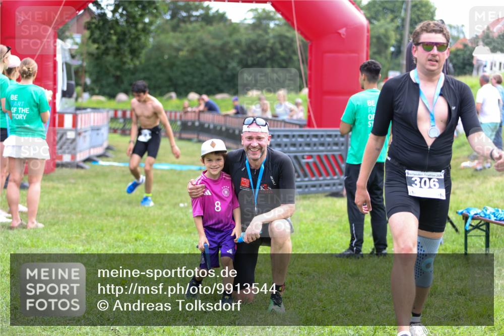 21.06.2026 - 29. Vierlanden-Triathlon Andreas Tolksdorf http://msf.ph/oto/9913544 21.06.2026 11:09:17 Ziel  meine-sportfotos.de