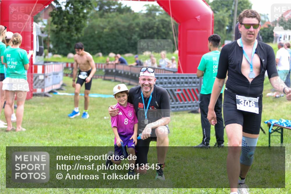 21.06.2026 - 29. Vierlanden-Triathlon Andreas Tolksdorf http://msf.ph/oto/9913545 21.06.2026 11:09:17 Ziel  meine-sportfotos.de