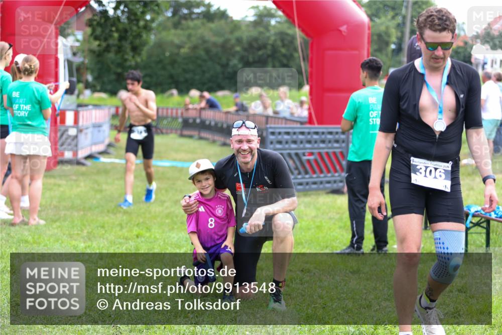 21.06.2026 - 29. Vierlanden-Triathlon Andreas Tolksdorf http://msf.ph/oto/9913548 21.06.2026 11:09:17 Ziel  meine-sportfotos.de