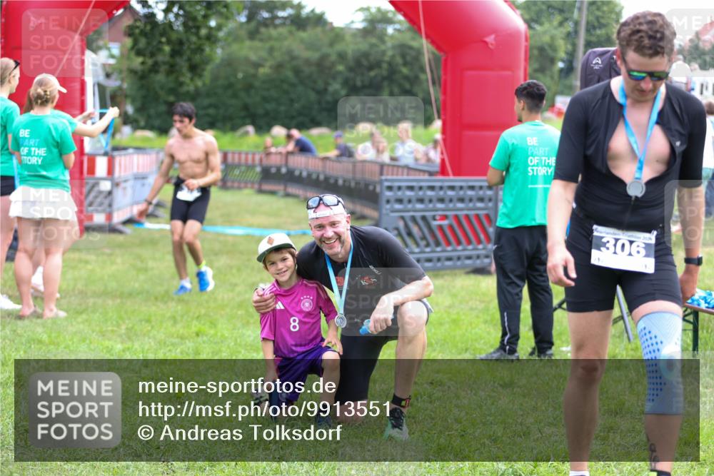 21.06.2026 - 29. Vierlanden-Triathlon Andreas Tolksdorf http://msf.ph/oto/9913551 21.06.2026 11:09:17 Ziel  meine-sportfotos.de