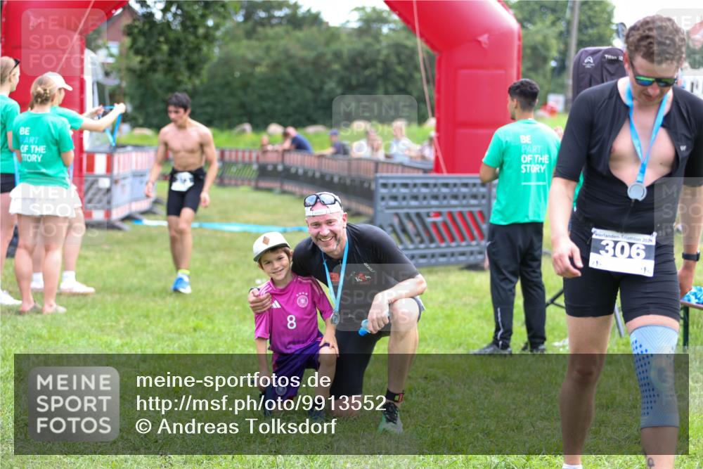 21.06.2026 - 29. Vierlanden-Triathlon Andreas Tolksdorf http://msf.ph/oto/9913552 21.06.2026 11:09:17 Ziel  meine-sportfotos.de