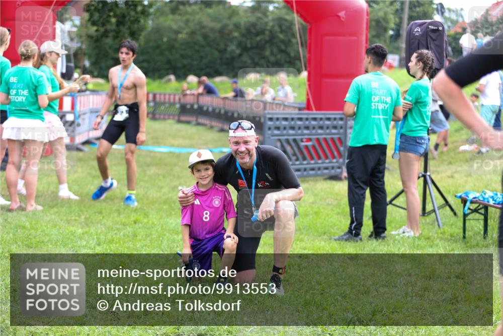 21.06.2026 - 29. Vierlanden-Triathlon Andreas Tolksdorf http://msf.ph/oto/9913553 21.06.2026 11:09:19 Ziel  meine-sportfotos.de