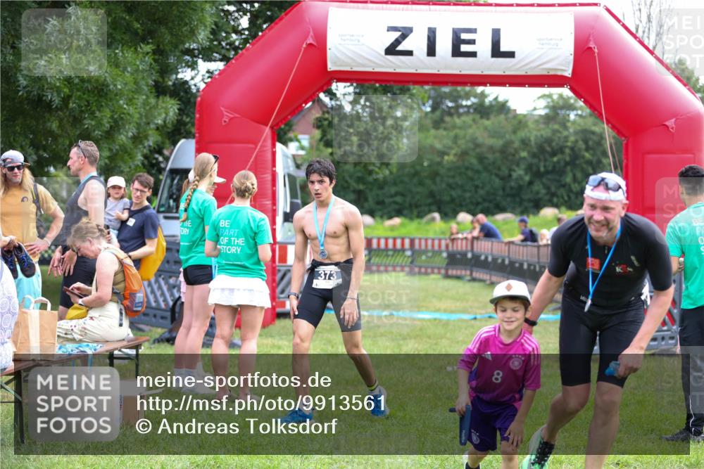 21.06.2026 - 29. Vierlanden-Triathlon Andreas Tolksdorf http://msf.ph/oto/9913561 21.06.2026 11:09:20 Ziel  meine-sportfotos.de