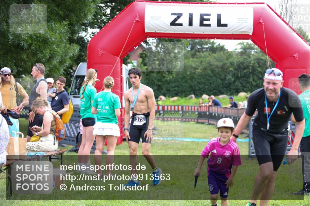 21.06.2026 - 29. Vierlanden-Triathlon Andreas Tolksdorf http://msf.ph/oto/9913563 21.06.2026 11:09:20 Ziel  meine-sportfotos.de