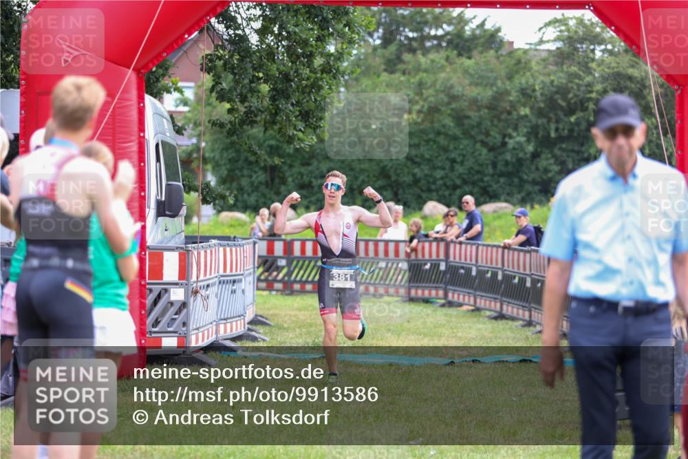 21.06.2026 - 29. Vierlanden-Triathlon Andreas Tolksdorf http://msf.ph/oto/9913586 21.06.2026 11:10:18 Ziel  meine-sportfotos.de
