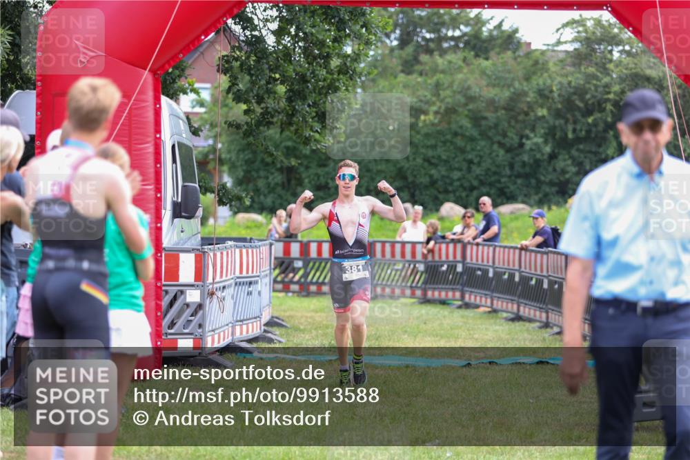 21.06.2026 - 29. Vierlanden-Triathlon Andreas Tolksdorf http://msf.ph/oto/9913588 21.06.2026 11:10:18 Ziel  meine-sportfotos.de