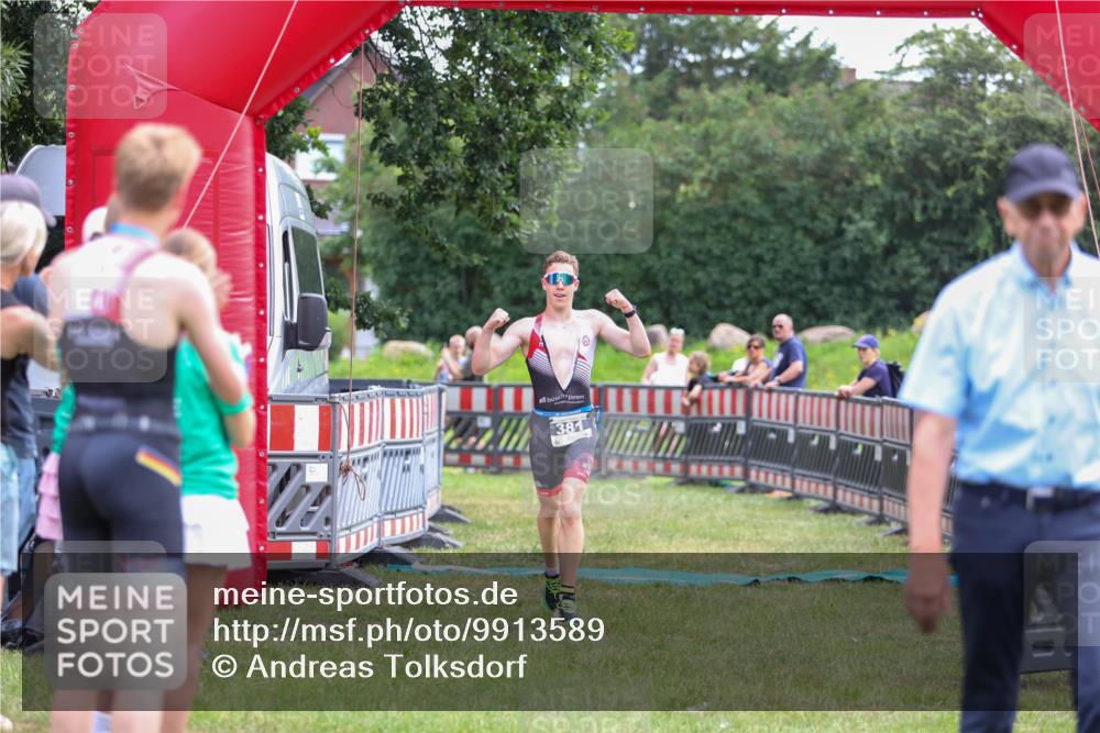 21.06.2026 - 29. Vierlanden-Triathlon Andreas Tolksdorf http://msf.ph/oto/9913589 21.06.2026 11:10:18 Ziel  meine-sportfotos.de