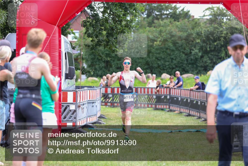 21.06.2026 - 29. Vierlanden-Triathlon Andreas Tolksdorf http://msf.ph/oto/9913590 21.06.2026 11:10:18 Ziel  meine-sportfotos.de