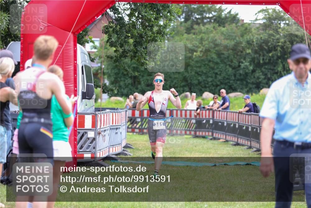 21.06.2026 - 29. Vierlanden-Triathlon Andreas Tolksdorf http://msf.ph/oto/9913591 21.06.2026 11:10:18 Ziel  meine-sportfotos.de