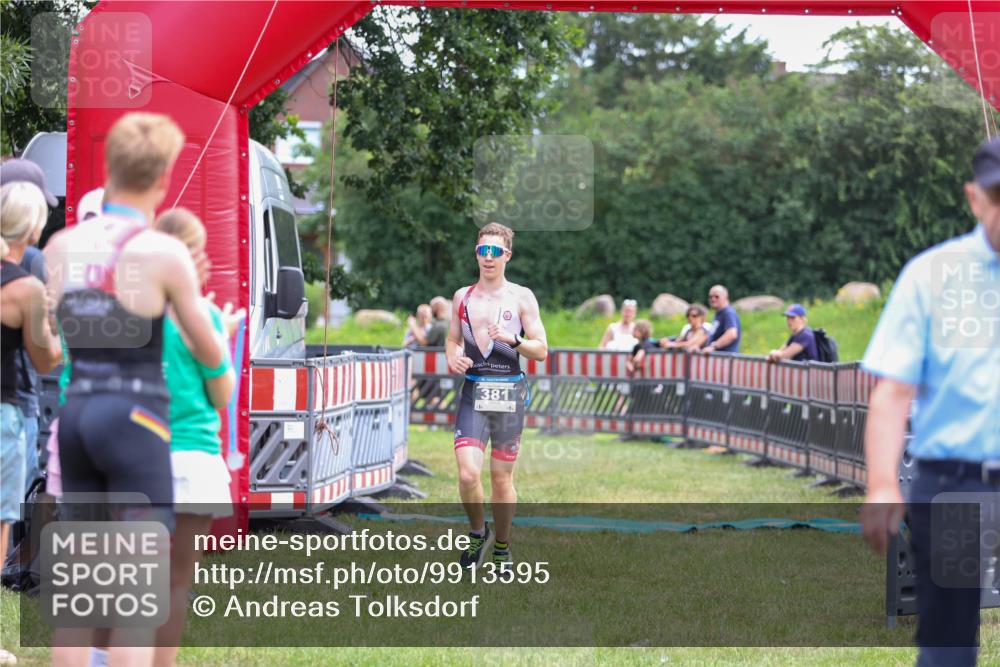 21.06.2026 - 29. Vierlanden-Triathlon Andreas Tolksdorf http://msf.ph/oto/9913595 21.06.2026 11:10:18 Ziel  meine-sportfotos.de