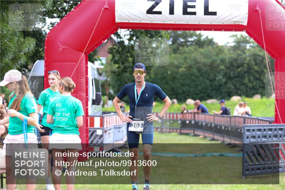 21.06.2026 - 29. Vierlanden-Triathlon Andreas Tolksdorf http://msf.ph/oto/9913600 21.06.2026 11:10:38 Ziel  meine-sportfotos.de