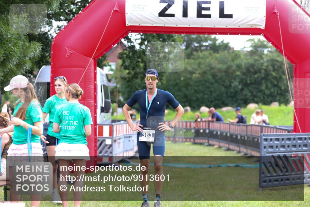 21.06.2026 - 29. Vierlanden-Triathlon Andreas Tolksdorf http://msf.ph/oto/9913601 21.06.2026 11:10:38 Ziel  meine-sportfotos.de