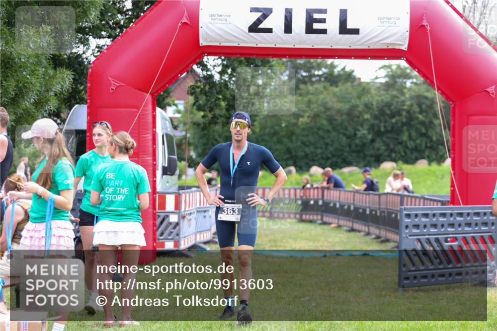 21.06.2026 - 29. Vierlanden-Triathlon Andreas Tolksdorf http://msf.ph/oto/9913603 21.06.2026 11:10:38 Ziel  meine-sportfotos.de