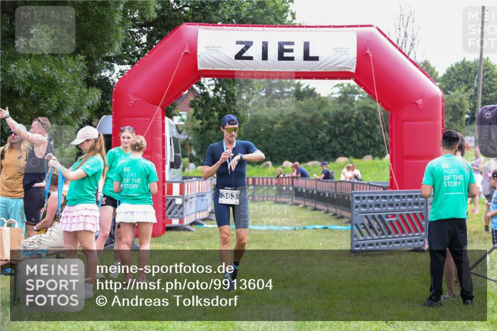 21.06.2026 - 29. Vierlanden-Triathlon Andreas Tolksdorf http://msf.ph/oto/9913604 21.06.2026 11:10:39 Ziel  meine-sportfotos.de