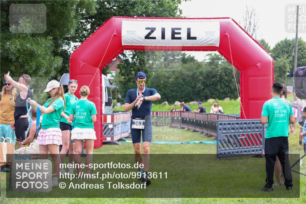 21.06.2026 - 29. Vierlanden-Triathlon Andreas Tolksdorf http://msf.ph/oto/9913611 21.06.2026 11:10:39 Ziel  meine-sportfotos.de