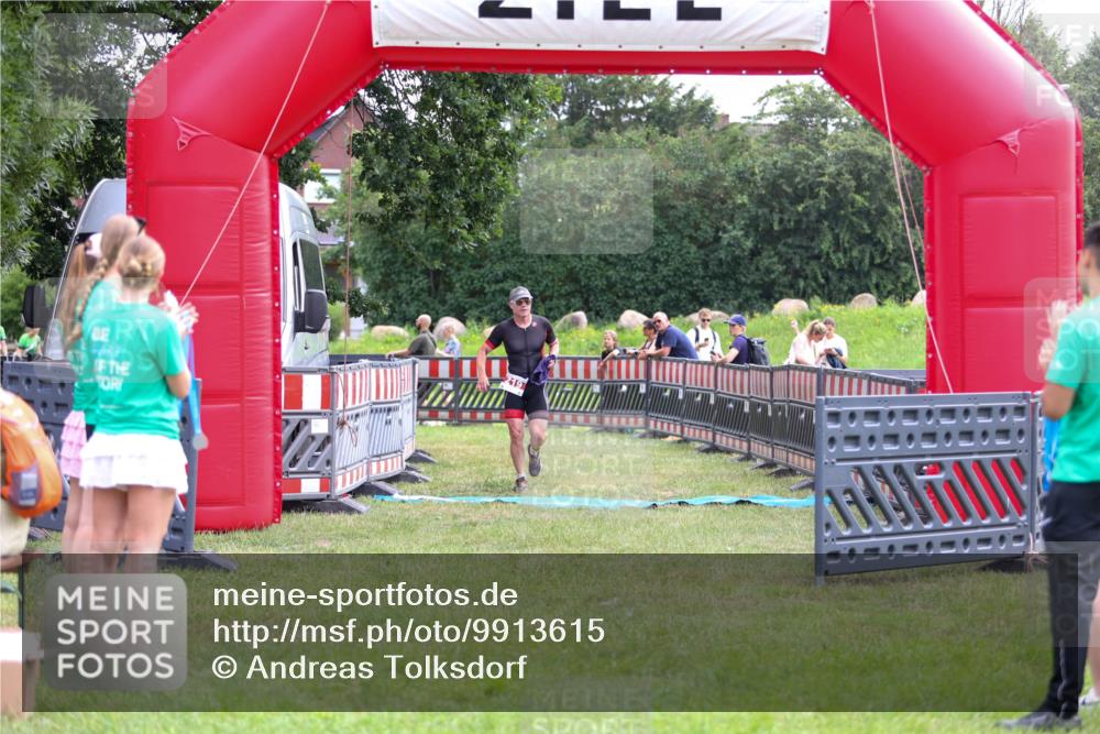 21.06.2026 - 29. Vierlanden-Triathlon Andreas Tolksdorf http://msf.ph/oto/9913615 21.06.2026 11:10:58 Ziel 219, 354, 424 meine-sportfotos.de