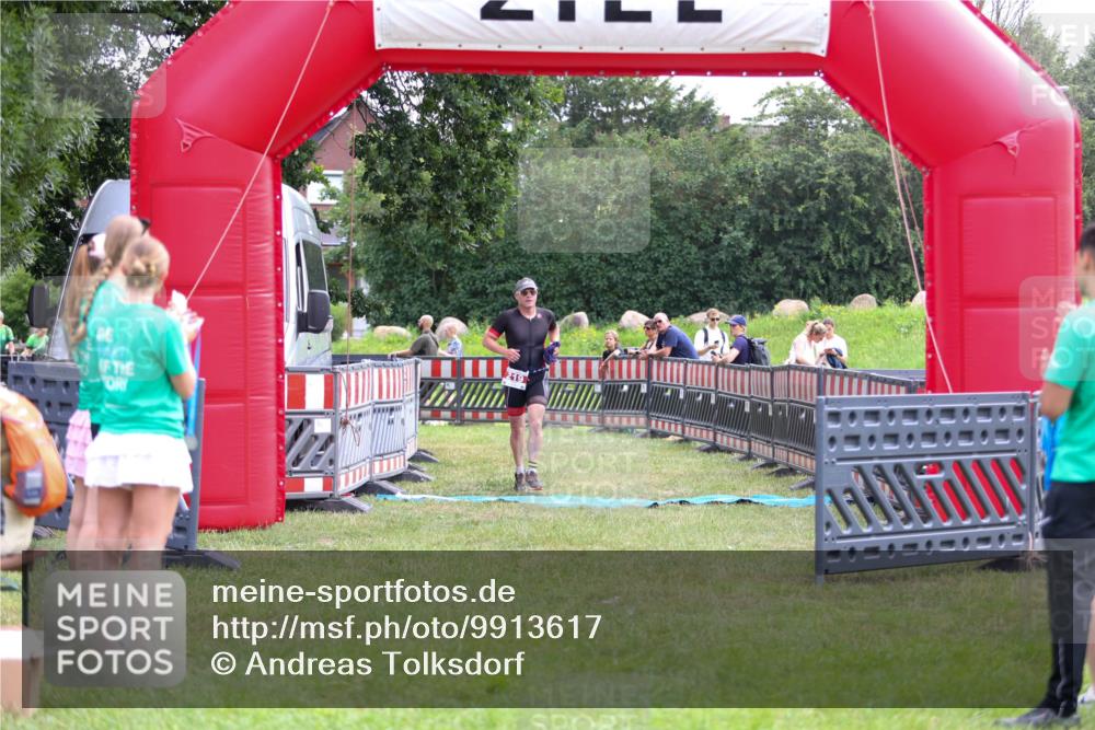 21.06.2026 - 29. Vierlanden-Triathlon Andreas Tolksdorf http://msf.ph/oto/9913617 21.06.2026 11:10:58 Ziel 219, 354, 424 meine-sportfotos.de