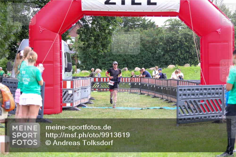 21.06.2026 - 29. Vierlanden-Triathlon Andreas Tolksdorf http://msf.ph/oto/9913619 21.06.2026 11:10:58 Ziel 219, 354, 424 meine-sportfotos.de
