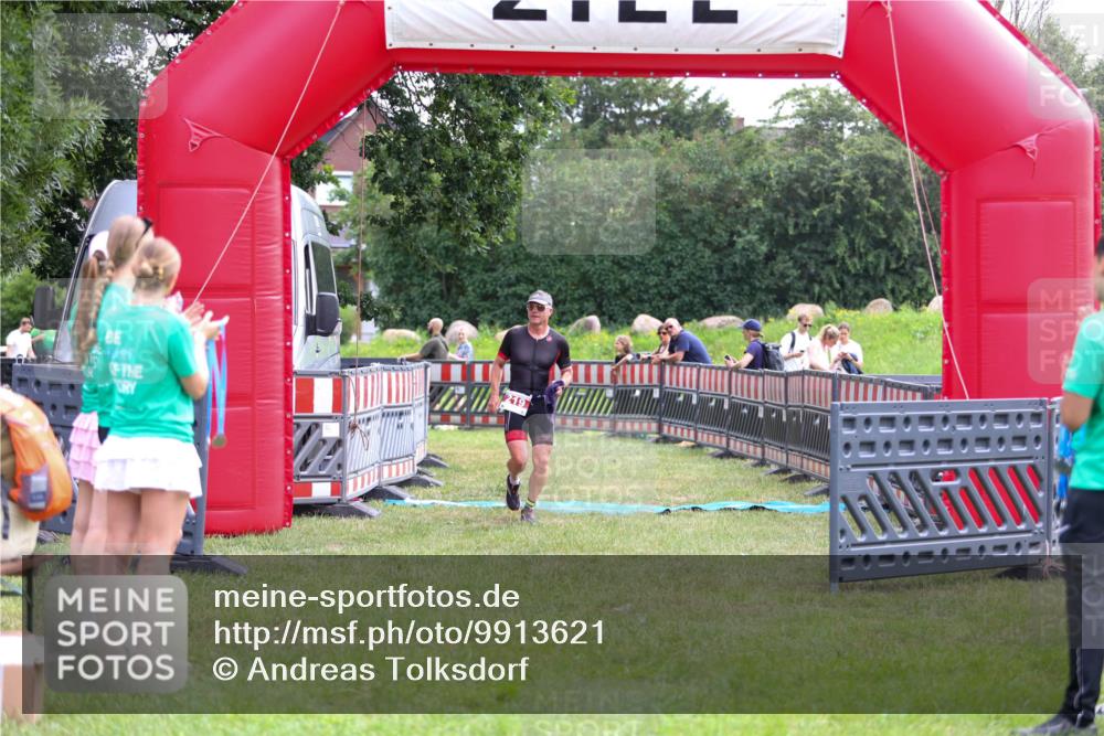21.06.2026 - 29. Vierlanden-Triathlon Andreas Tolksdorf http://msf.ph/oto/9913621 21.06.2026 11:10:59 Ziel 219, 354, 424 meine-sportfotos.de