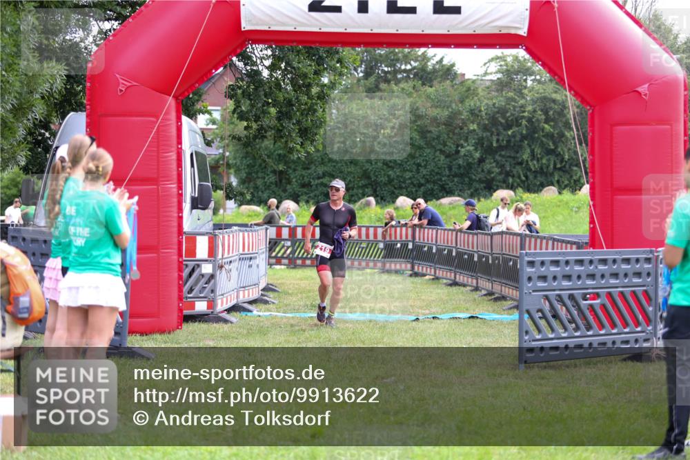 21.06.2026 - 29. Vierlanden-Triathlon Andreas Tolksdorf http://msf.ph/oto/9913622 21.06.2026 11:10:59 Ziel 219, 354, 424 meine-sportfotos.de