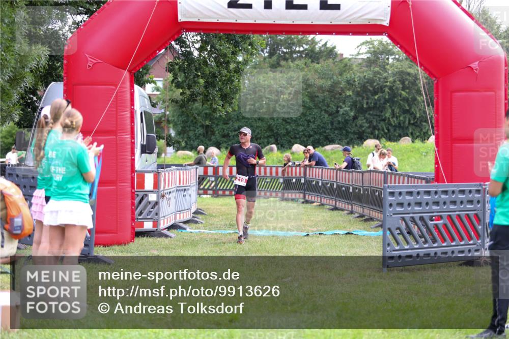 21.06.2026 - 29. Vierlanden-Triathlon Andreas Tolksdorf http://msf.ph/oto/9913626 21.06.2026 11:10:59 Ziel 219, 354, 424 meine-sportfotos.de