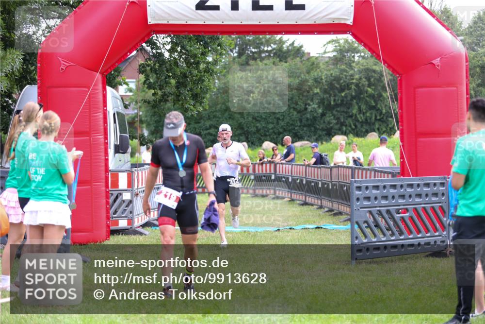 21.06.2026 - 29. Vierlanden-Triathlon Andreas Tolksdorf http://msf.ph/oto/9913628 21.06.2026 11:11:08 Ziel 354, 424 meine-sportfotos.de