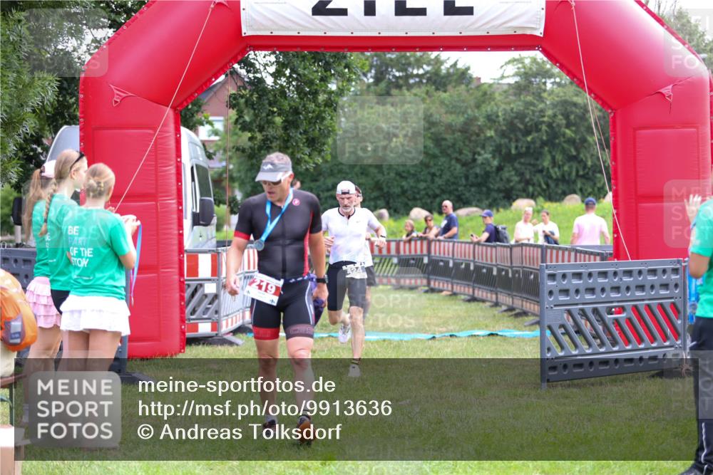 21.06.2026 - 29. Vierlanden-Triathlon Andreas Tolksdorf http://msf.ph/oto/9913636 21.06.2026 11:11:08 Ziel 354, 424 meine-sportfotos.de
