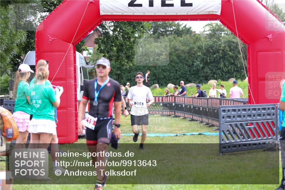 21.06.2026 - 29. Vierlanden-Triathlon Andreas Tolksdorf http://msf.ph/oto/9913643 21.06.2026 11:11:10 Ziel 354, 424 meine-sportfotos.de