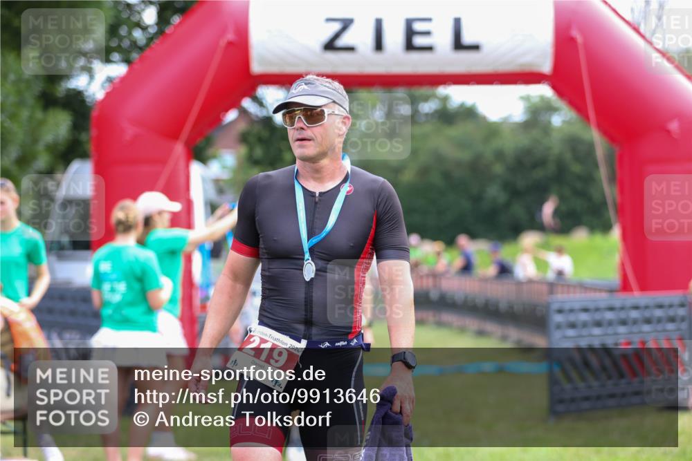 21.06.2026 - 29. Vierlanden-Triathlon Andreas Tolksdorf http://msf.ph/oto/9913646 21.06.2026 11:11:14 Ziel 354 meine-sportfotos.de
