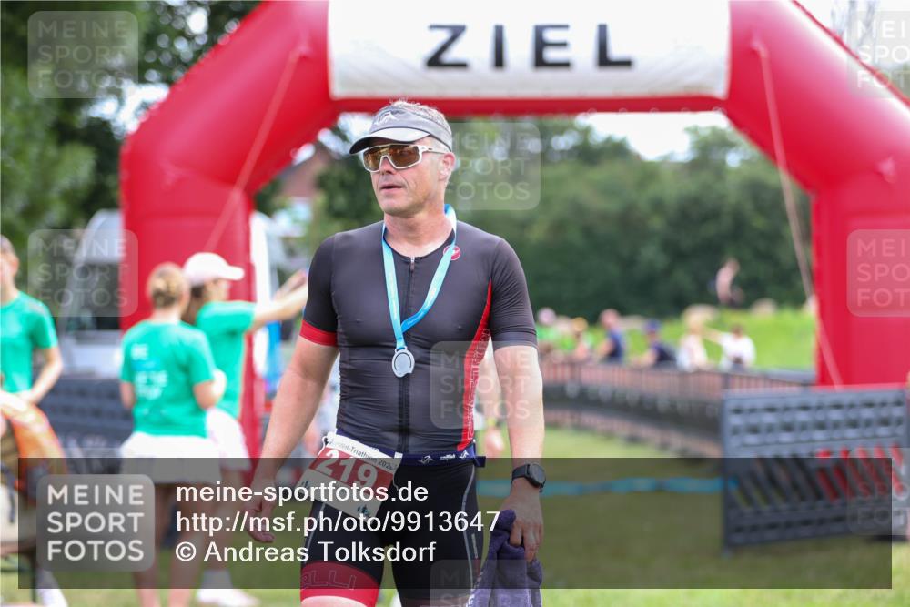 21.06.2026 - 29. Vierlanden-Triathlon Andreas Tolksdorf http://msf.ph/oto/9913647 21.06.2026 11:11:14 Ziel 354 meine-sportfotos.de