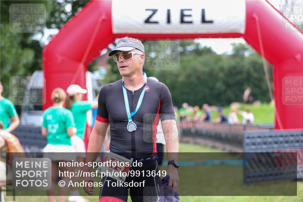21.06.2026 - 29. Vierlanden-Triathlon Andreas Tolksdorf http://msf.ph/oto/9913649 21.06.2026 11:11:14 Ziel 354 meine-sportfotos.de