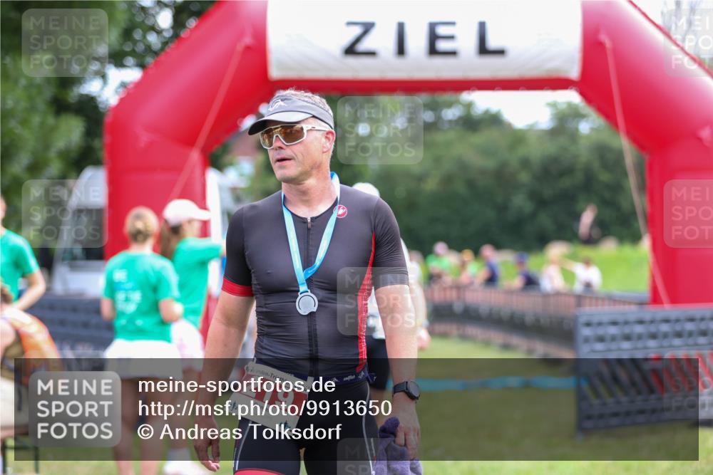 21.06.2026 - 29. Vierlanden-Triathlon Andreas Tolksdorf http://msf.ph/oto/9913650 21.06.2026 11:11:14 Ziel 354 meine-sportfotos.de