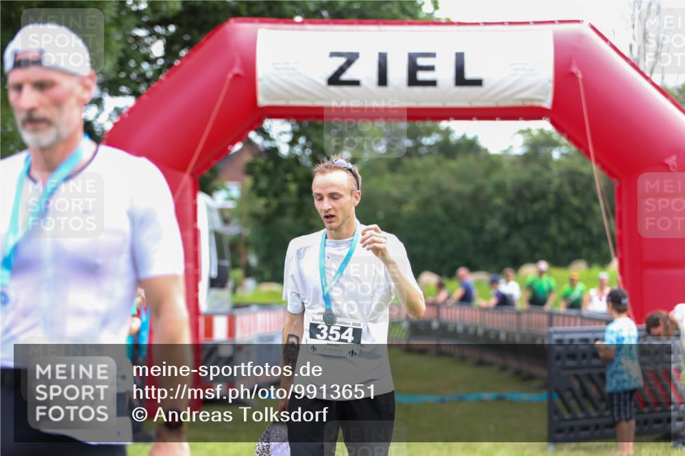 21.06.2026 - 29. Vierlanden-Triathlon Andreas Tolksdorf http://msf.ph/oto/9913651 21.06.2026 11:11:22 Ziel  meine-sportfotos.de