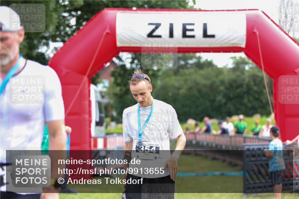 21.06.2026 - 29. Vierlanden-Triathlon Andreas Tolksdorf http://msf.ph/oto/9913655 21.06.2026 11:11:22 Ziel  meine-sportfotos.de