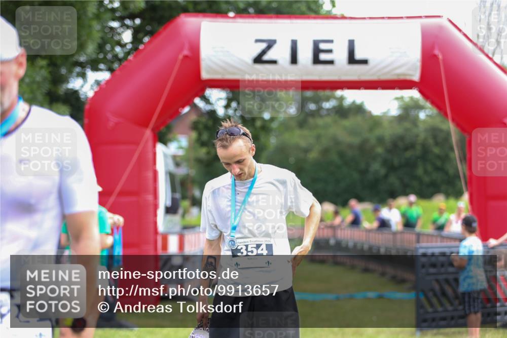 21.06.2026 - 29. Vierlanden-Triathlon Andreas Tolksdorf http://msf.ph/oto/9913657 21.06.2026 11:11:22 Ziel  meine-sportfotos.de