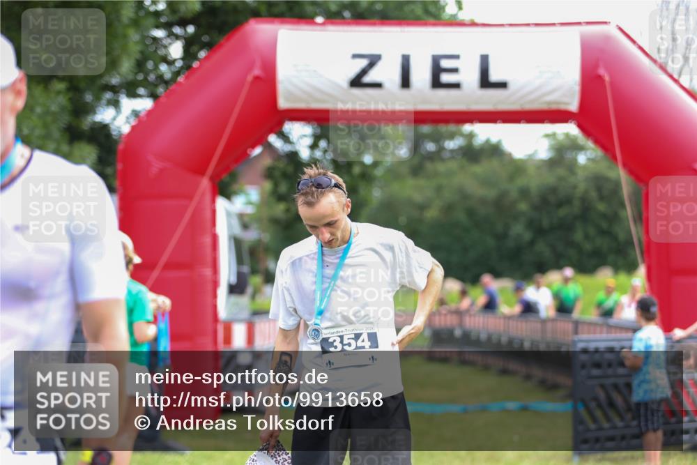 21.06.2026 - 29. Vierlanden-Triathlon Andreas Tolksdorf http://msf.ph/oto/9913658 21.06.2026 11:11:22 Ziel  meine-sportfotos.de