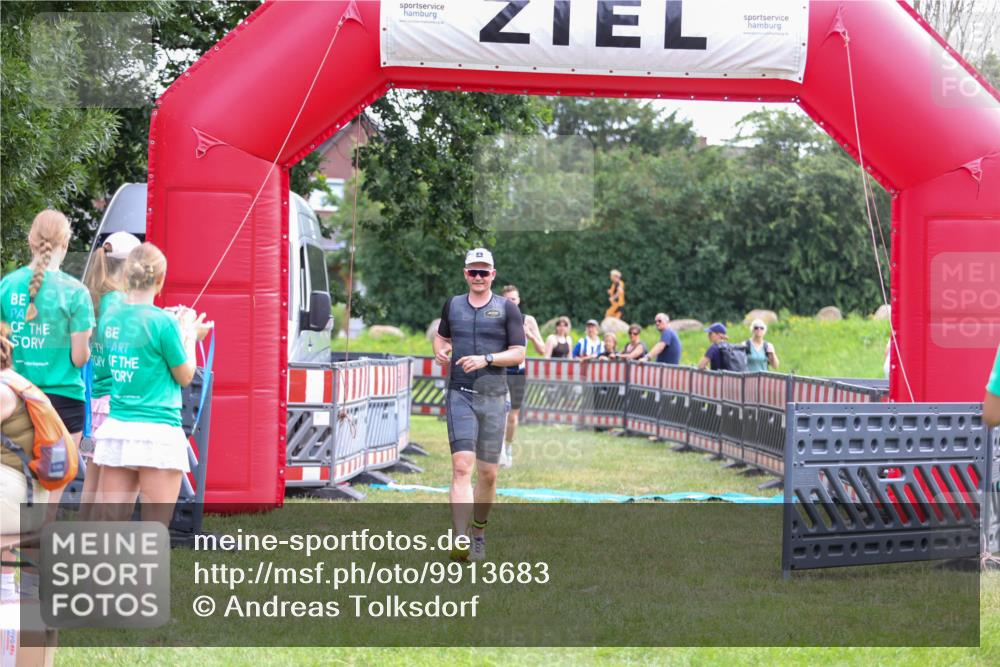 21.06.2026 - 29. Vierlanden-Triathlon Andreas Tolksdorf http://msf.ph/oto/9913683 21.06.2026 11:11:39 Ziel 336, 395 meine-sportfotos.de