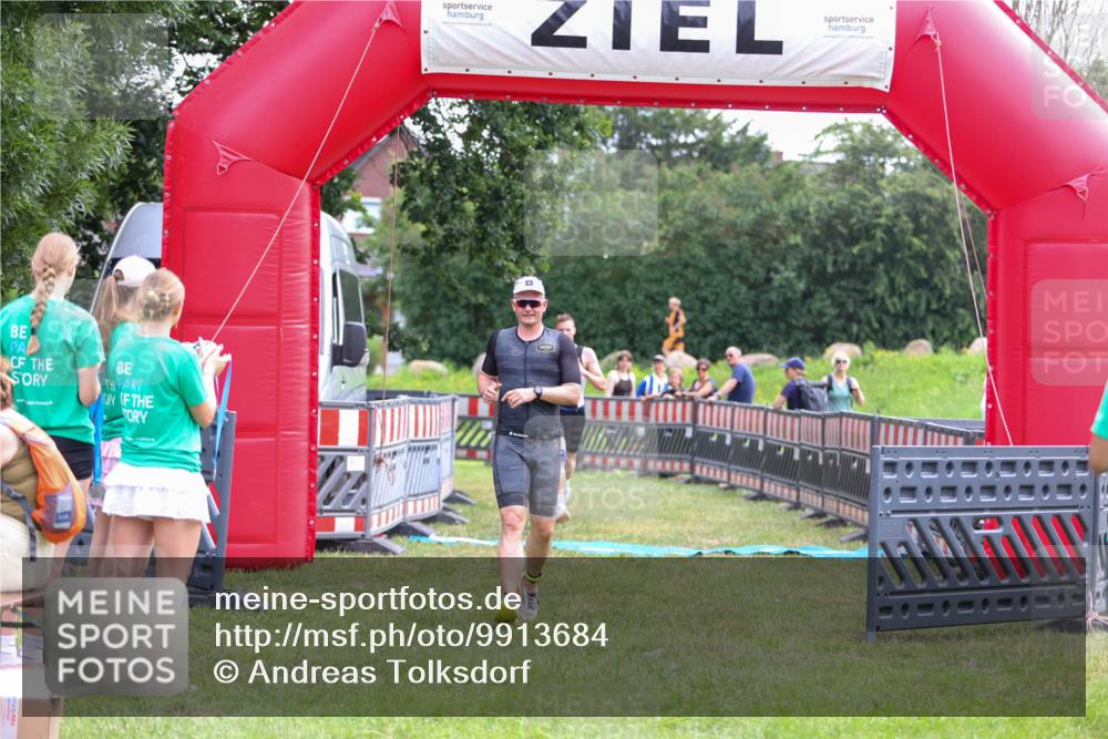 21.06.2026 - 29. Vierlanden-Triathlon Andreas Tolksdorf http://msf.ph/oto/9913684 21.06.2026 11:11:39 Ziel 336, 395 meine-sportfotos.de