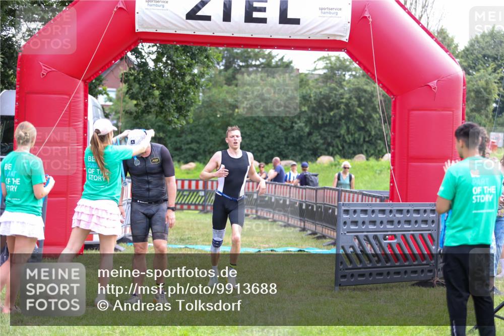 21.06.2026 - 29. Vierlanden-Triathlon Andreas Tolksdorf http://msf.ph/oto/9913688 21.06.2026 11:11:41 Ziel 336, 395 meine-sportfotos.de